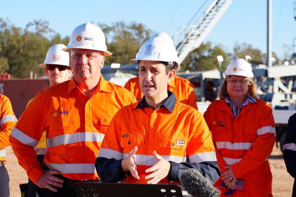 Premier and Minister for Natural Resources and Mines visit the Taroom Trough, unlocking Australia’s first oil field in 50 years for future fuel security.