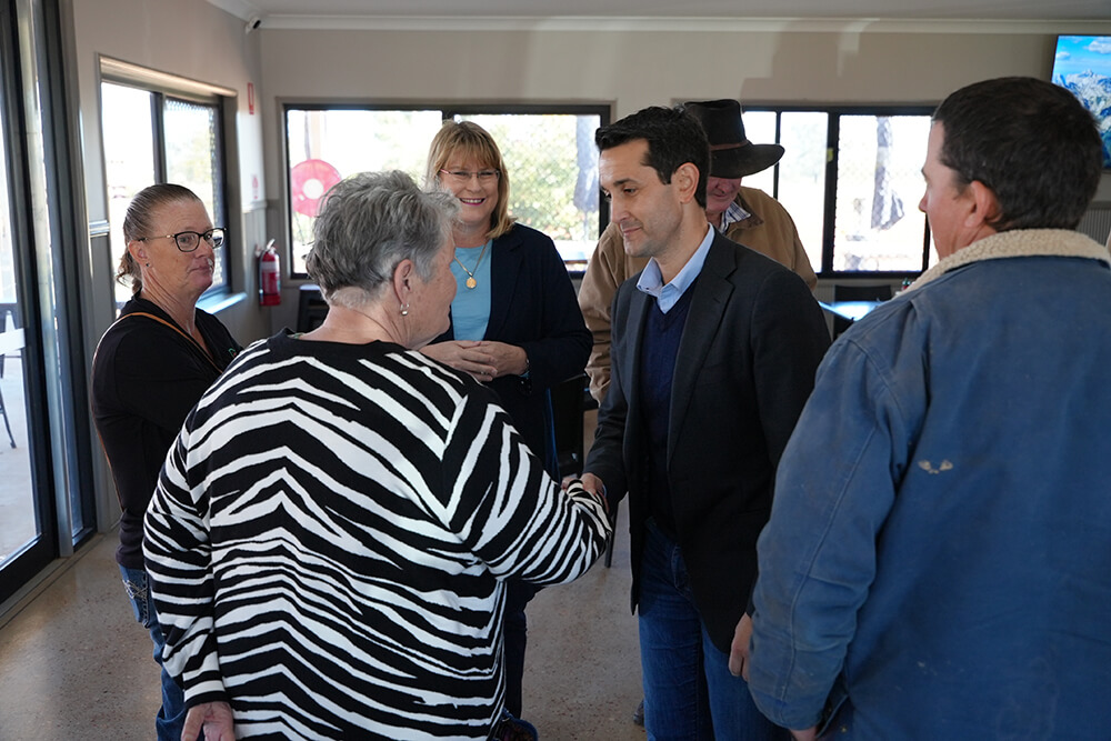Premier and Minister Ann Leahy meet with Jundah locals.